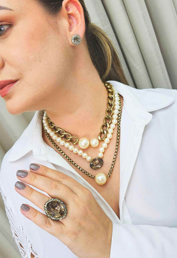 Anel Doha oval com pedras black diamond no banho ouro velho