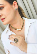 Anel Doha oval com pedras black diamond no banho ouro velho