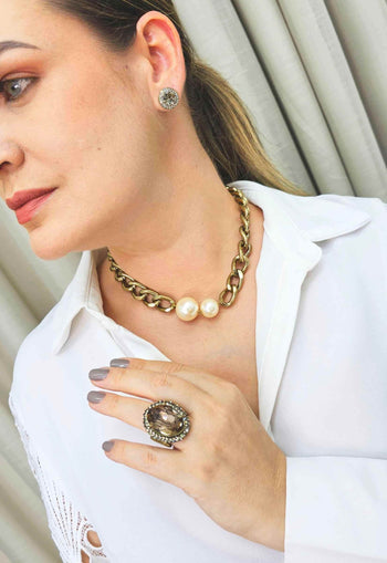 Anel Doha oval com pedras black diamond no banho ouro velho