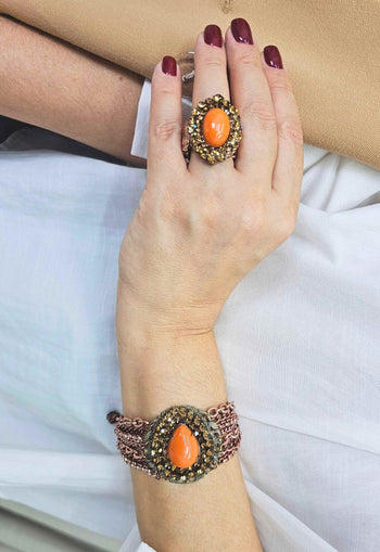 Pulseira Carmen glam vintage com pingente marrom e laranja