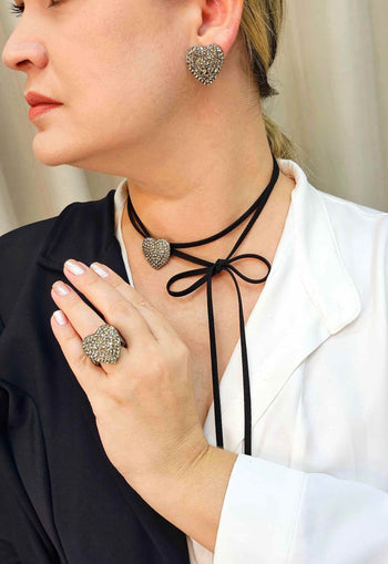 Colar choker Tivoli com courinho e pingente de coração black diamond