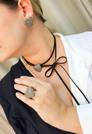 Colar choker Tivoli com courinho e pingente de coração black diamond