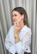 Brinco Lúcia de metal prata com pérolas