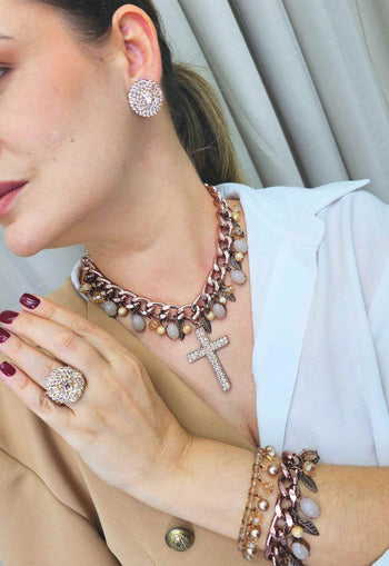 Mix de pulseiras Condessa com perolas e pingentes banhado no vintage