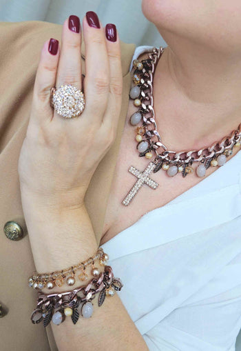 Mix de pulseiras Condessa com perolas e pingentes banhado no vintage