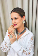 Choker Nefertari grafite com pedras cristais e venezianas onix