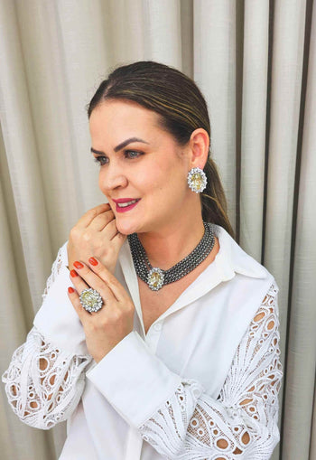 Choker Nefertari grafite com pedras cristais e venezianas onix