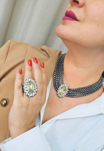 Choker Nefertari grafite com pedras cristais e venezianas onix