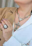 Anel Promessa oval com pedra cinza opalino e strass hematite banhado no prata