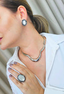 Anel Promessa oval com pedra cinza opalino e strass hematite banhado no prata