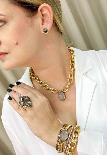 Brinco Emma classic pequeno dourado com pedras grafites