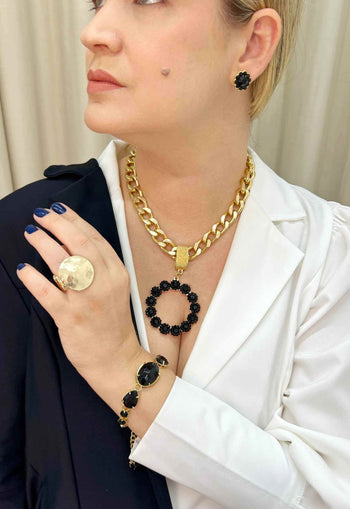Maxi colar Raika Black com pingente preto e banho dourado