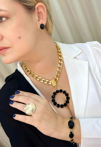 Maxi colar Raika Black com pingente preto e banho dourado