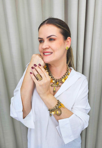 Colar Auriflor ouro velho de pedras amarelas e pingente de crucifixo