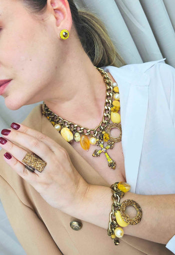 Colar Auriflor ouro velho de pedras amarelas e pingente de crucifixo