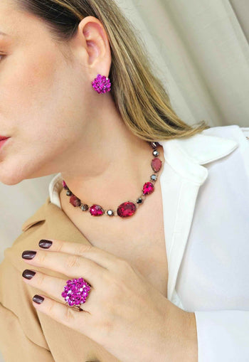 Colar choker Simpatia com pedras rosa e hematite