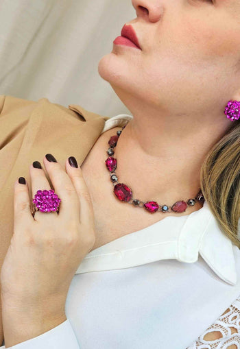 Colar choker Simpatia com pedras rosa e hematite