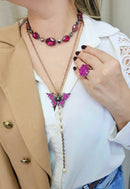 Colar Simpatia com pingente de borboleta fucsia e franja de perolas