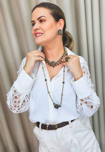 Colar Presença ouro velho com pedras verdes e hematite