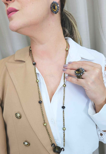 Colar Presença ouro velho com pedras verdes e hematite