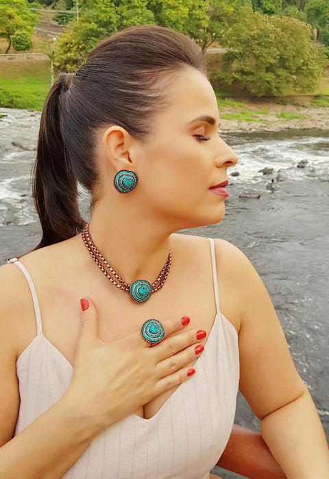 Colar choker de coração azul no banho ouro vintage