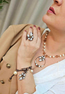Colar Fabi de perolas com pingente de flor banhado no vintage