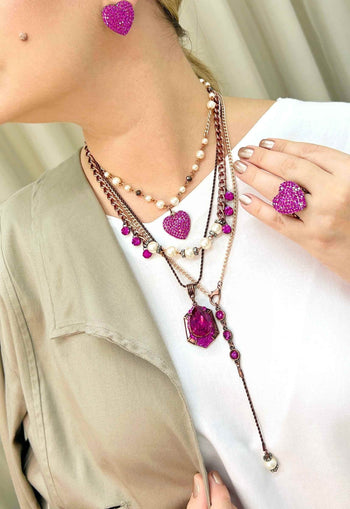 Brinco Mabele fucsia em formato de coração