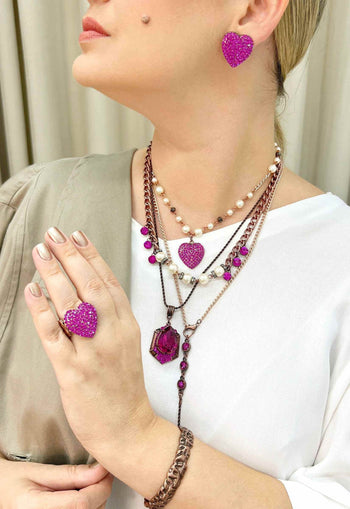 Brinco Mabele fucsia em formato de coração