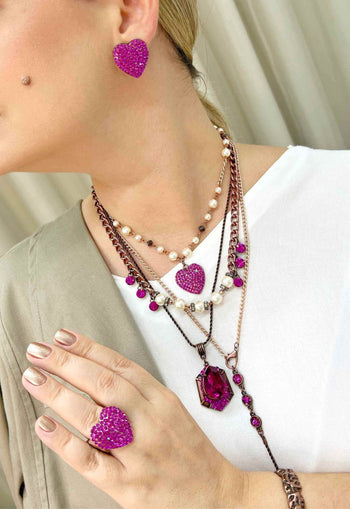 Brinco Mabele fucsia em formato de coração