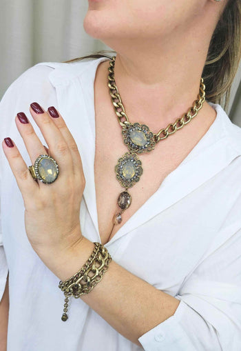 Colar Garbo ouro velho com pedras black diamond e franjas