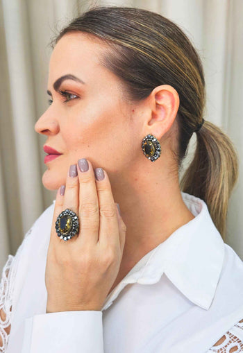 Brinco Presença ouro velho oval com strass hematite