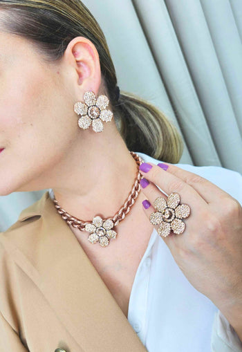 Brinco de Flor Liz com strass light peach banhado no vintage