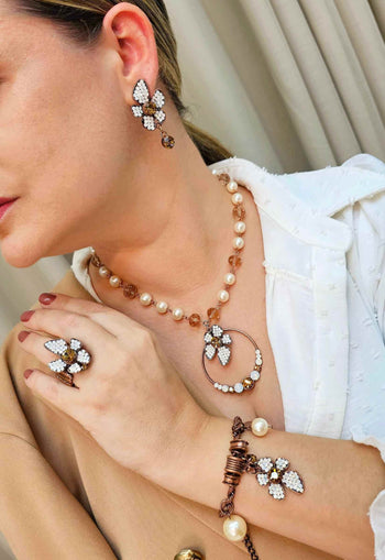 Anel de flor Fabir com strass opal banhado no vintage