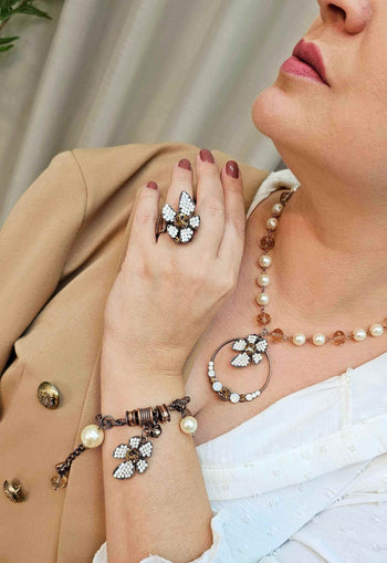 Anel de flor Fabir com strass opal banhado no vintage