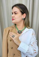Brinco Único oval com pedras verdes banhado no vintage