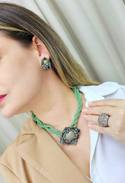 Brinco Único oval com pedras verdes banhado no vintage