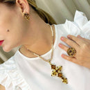 Brinco Pilar com pedras douradas banhado no dourado
