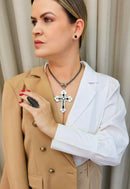 Crucifixo Teresa grafite com pedras hematite e pretas