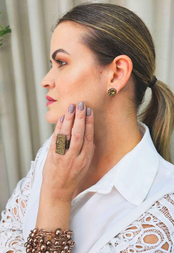 Brinco Emiliana pequeno comstrass smoked marrom banhado no vintage