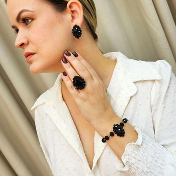 Brinco Maria Tereza com pedras pretas banhado no vintage