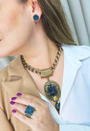 Colar Benedita ouro velho com pingente e gota azul
