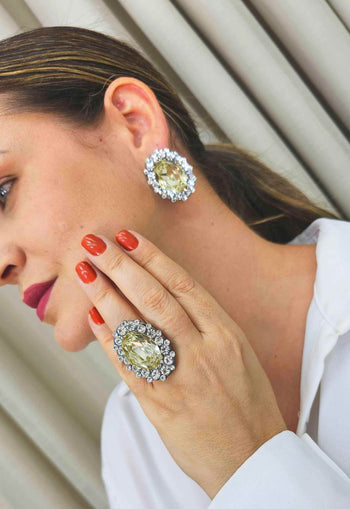 Anel Nefertari com pedras cristais banhado no onix