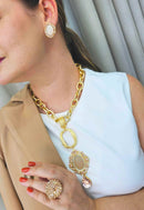 Colar Paty Gold com elos dourados e pingente light peach
