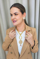 Colar Paty Gold com elos dourados e pingente light peach