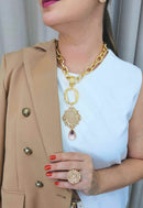 Colar Paty Gold com elos dourados e pingente light peach