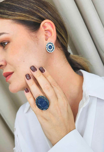 Anel Coliseu silver de pedras azuis banhado no prata