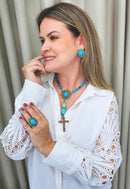 Colar Oceana Luz de pedras azuis com pingente de crucifixo ouro velho