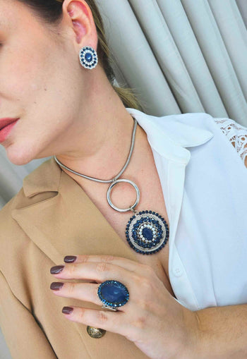 Brinco Coliseu silver de pedras azuis e opal banhado no prata