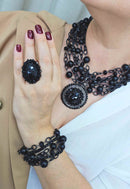 Colar Momentos black com pedras e pingente preto