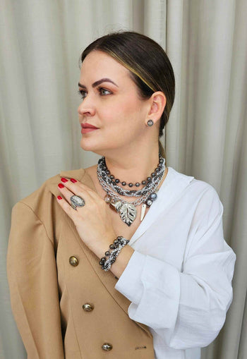 Maxi Colar Deslumbrante mix com pingentes e correntes venezianas